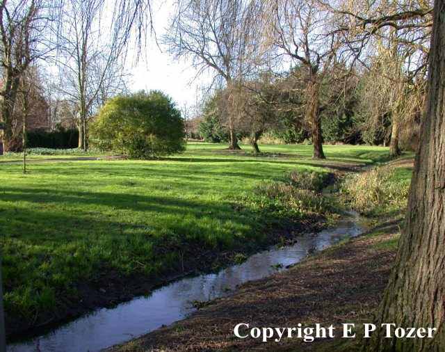 The river Loddon a Glebe Gardens, photo � E.P.Tozer 2002
